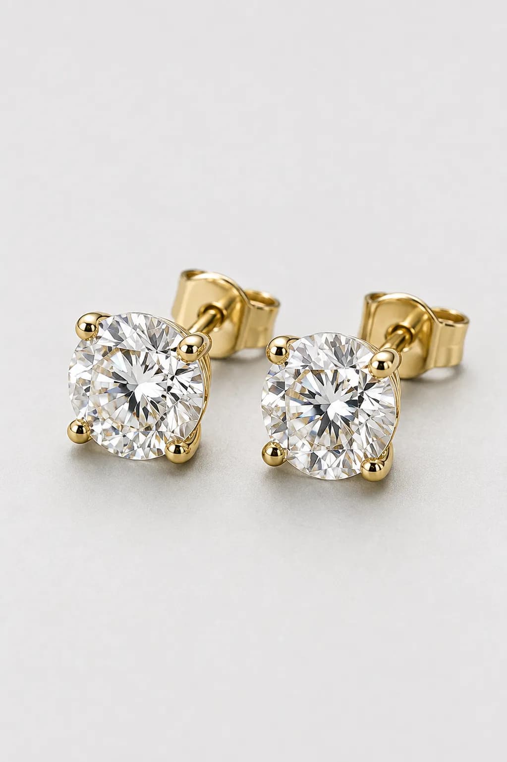Solitaire studs